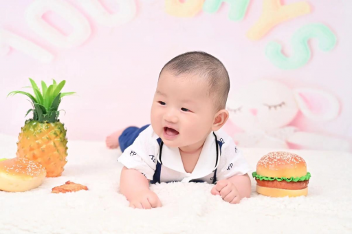 供卵包生男孩公司宝宝手上小红点 供卵包生男孩公司宝宝手上小红点